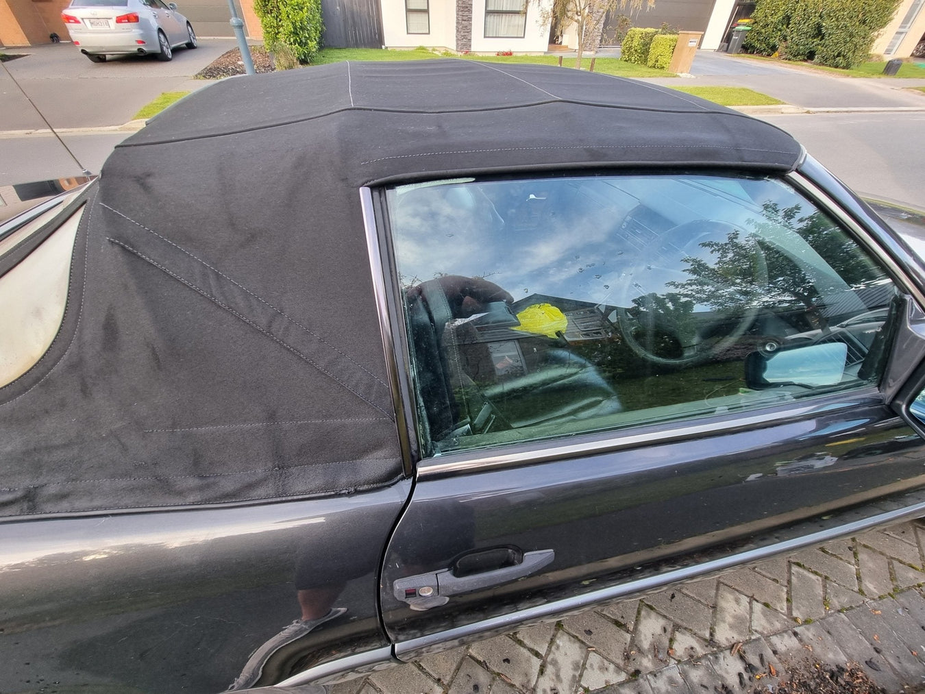 Cleaning a fabric convertible roof using Autostolz Convertible Top Cleaner with foaming action and brush| Mercedes Benz 500SL | lovecars